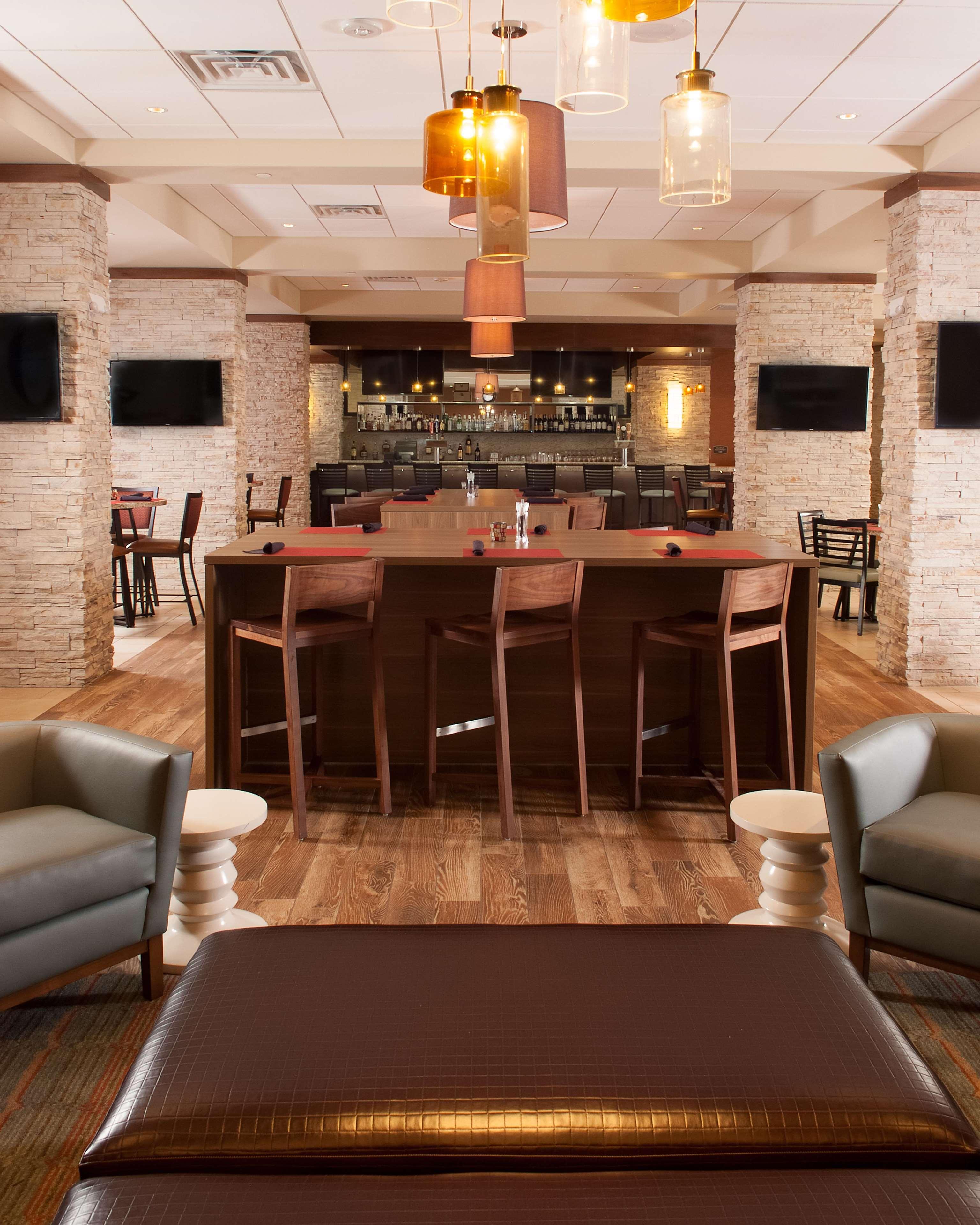 Hotel Embassy By Hilton Airport 4*