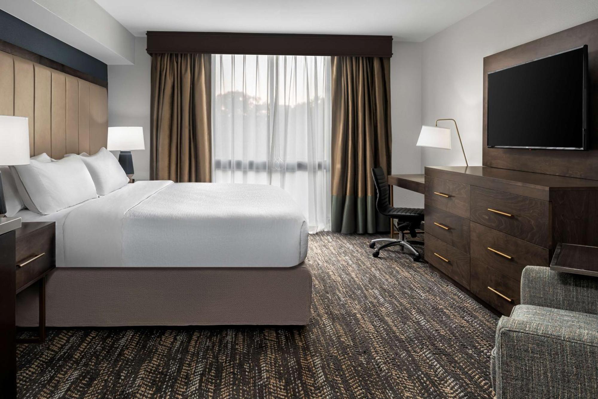 Embassy By Hilton Airport Hotel 4*